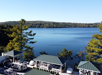 Lac Massawippi et installations du Ripplecove.