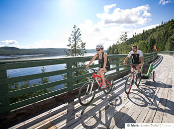 Couple en vélo au Témiscouata